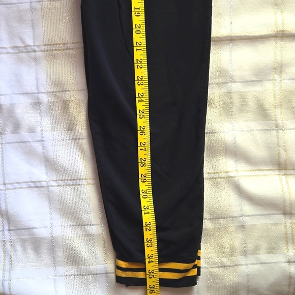 Harry Potter Hogwarts Alumni Joggers - Picture 14 of 14